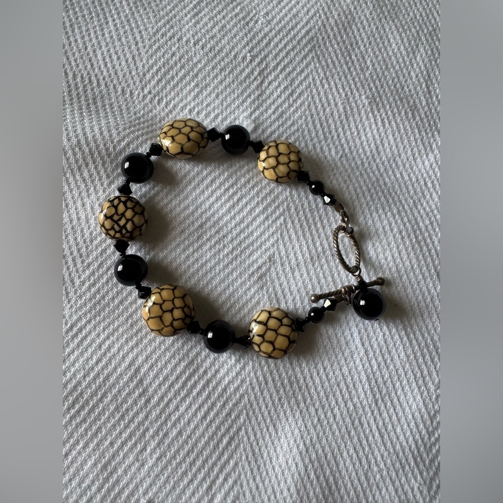 Elegant Black and Cream Beaded Bracelet